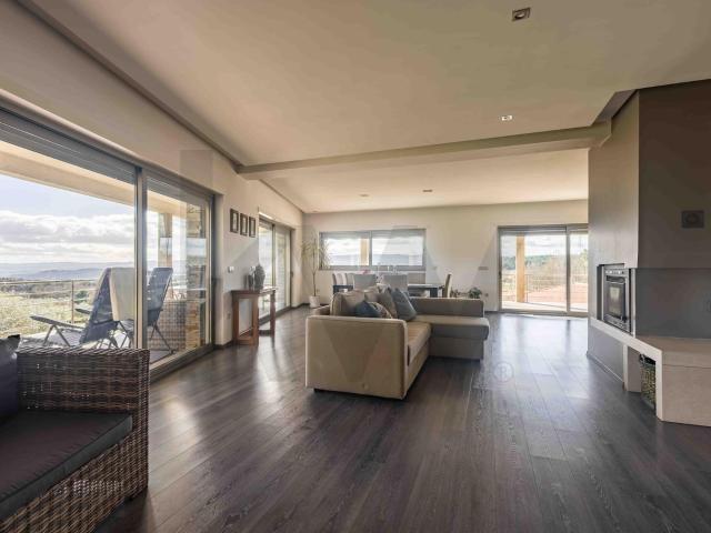Moradia T4 de Luxo com Guest House T2, Piscina e SPA Privado