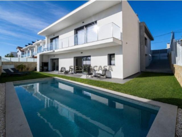 Moradia T4 de Luxo com Piscina em Belverde