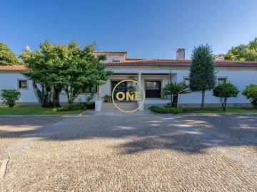 Moradia T4 de Luxo com Piscina Interior Aquecida em Vila das Aves, Santo Tirso
