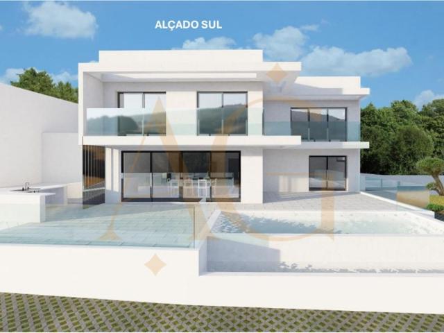 Moradia T4 de Luxo com Piscina Infinita e Vista Mar