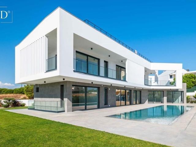 Moradia T4 de Luxo, Contemporânea e Elegante com Piscina e T. 500m² Albufeira e olhos de água