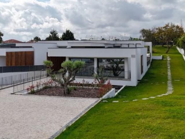 Moradia T4 de Luxo Contemporânea no Verdizela Residence A e B