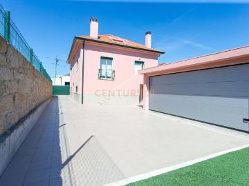 Moradia T4 de Luxo Câstelo da Maia