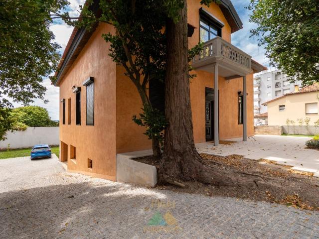 Moradia T4 de luxo centro do Famalicão 308m² Vila Nova De Famalicão