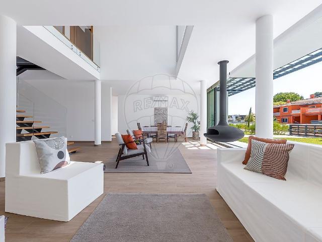 Moradia T4 de luxo à venda em Azeitão São Lourenço e São Simão, Setúbal RE/MAX Portugal
