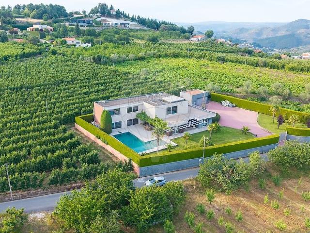 Moradia T4 de luxo à venda em Britiande, Lamego RE/MAX Portugal