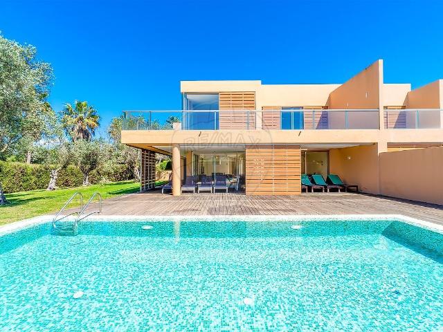 Moradia T4 de luxo à venda em Guia, Albufeira RE/MAX Portugal