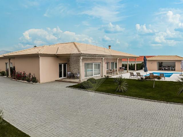 Moradia T4 de luxo à venda em Paradinha e Nagosa, Moimenta da Beira RE/MAX Portugal