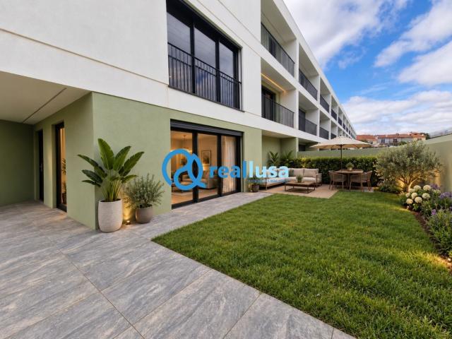 Moradia T4 de Luxo em Condomínio Fechado com Piscina — Valongo