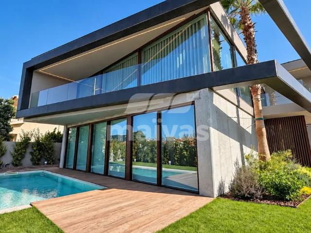 Moradia T4 de Luxo na 2.ª Linha de Praia | Esposende