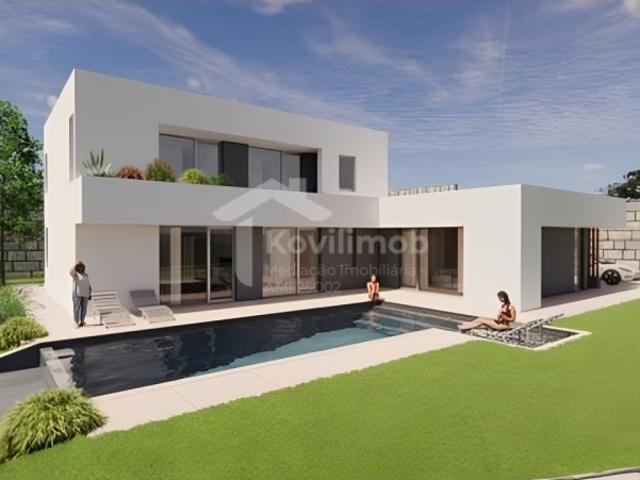 Moradia T4 de Luxo na Senhora dos Verdes