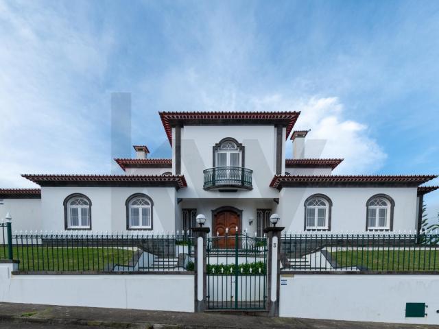 Moradia T4 de prestígio no Bairro Alcindo Alves
