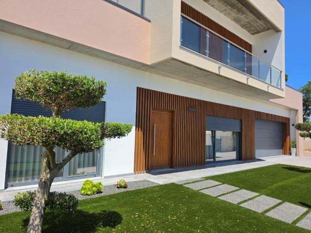 Moradia T4 de r/c e 1º andar, Monte Redondo 281m² Monte Redondo e Carreira
