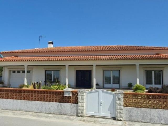 Moradia T4 de r/c, implantada em terreno c/+ 1.100m2 260m² Monte Redondo e Carreira