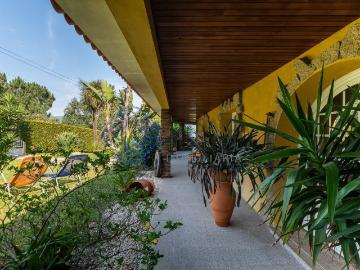 Moradia T4 de 2 pavimentos, 4 frentes em Bairros Castelo d. 119m² Sobrado e Bairros