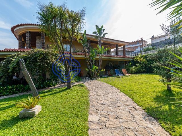 Moradia T4 de 2 pavimentos, 4 frentes em Bairros Castelo de Paiva, em lote de 770 m2