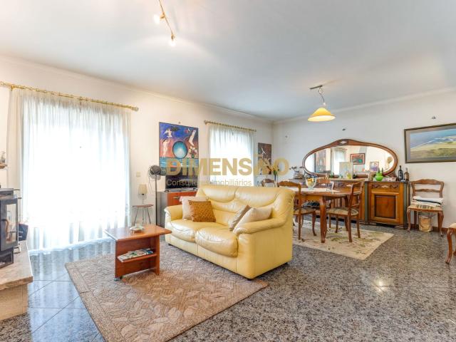 Moradia T4 de 3 Frentes com Jardim em Guifões, Matosinhos