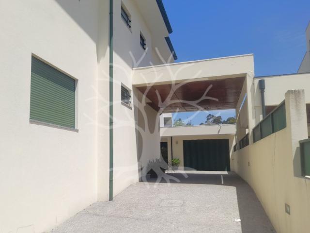Moradia T4 de 3 frentes na Cidade da Maia
