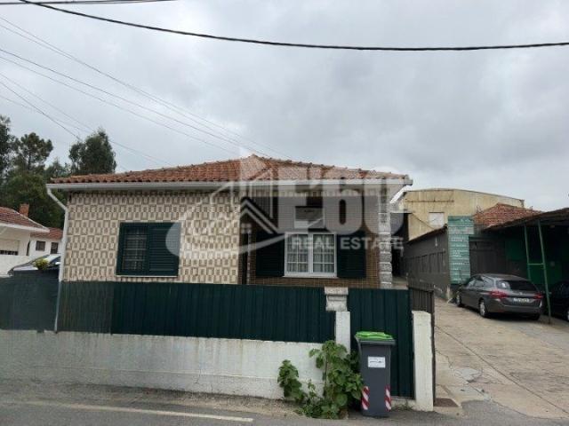 Moradia T4 de 4 Frentes com Potencial 42m² Santa Joana