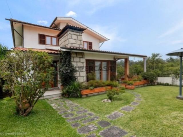 Moradia T4 de 4 Frentes Renovada inserida num lote de 1450m2 | Laúndos a Dois Passos do Centro da Cidade da Póvoa de Varzim
