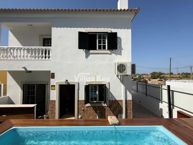 Moradia T4 Exclusiva com Piscina Privada e Cave em Olhão 180m² Pechão