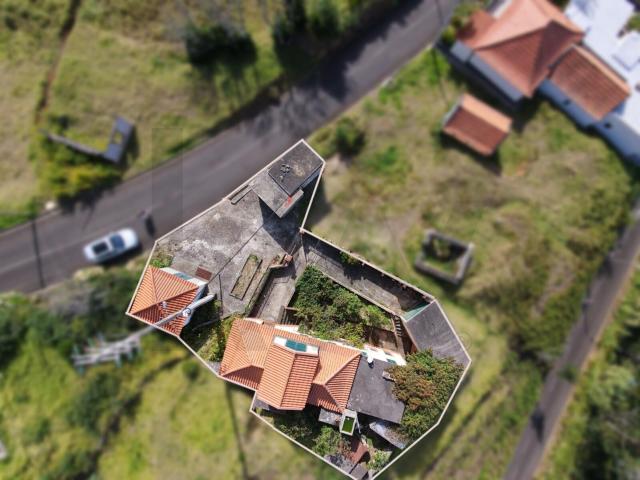 Moradia T4 Exclusiva na Ponta do Pargo: Vista Mar e a 7 Minutos do Novo Campo de Golfe