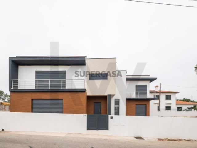 Moradia T4 e isolada na Pampilhosa do Botão
