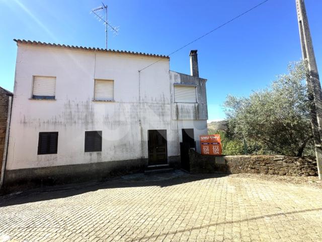 Moradia T4 e Terreno com 1000m2
