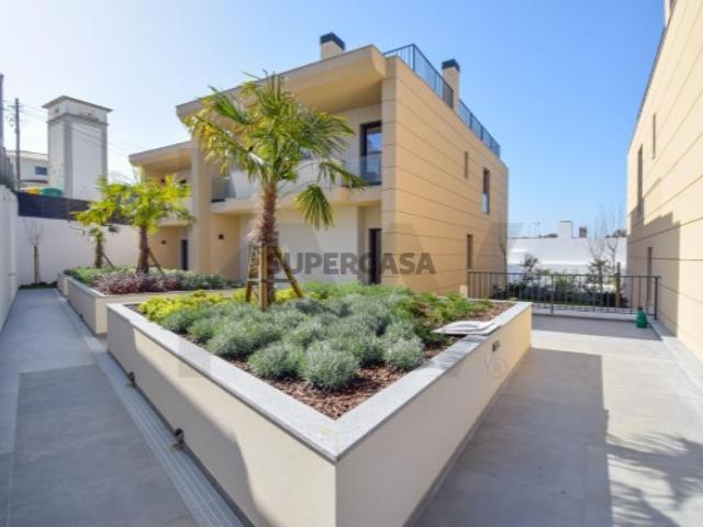Moradia independente T4 em Murches, Cascais | Piscina | Garagem | Rooftop