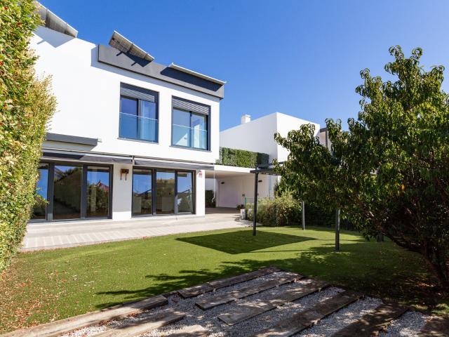 Moradia T4 em Murches, Alcabideche | 3 Pisos, Jardim e Estac. 261m² Alcabideche