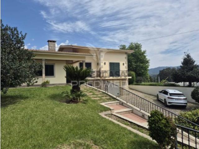 Moradia T4 em Lago