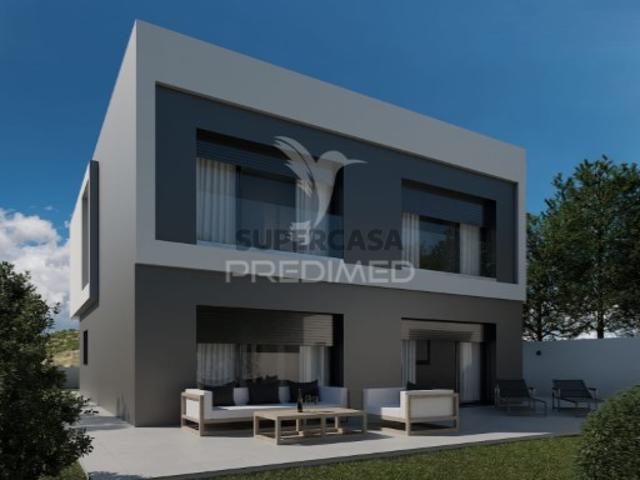 Moradia T4 em Meia Via