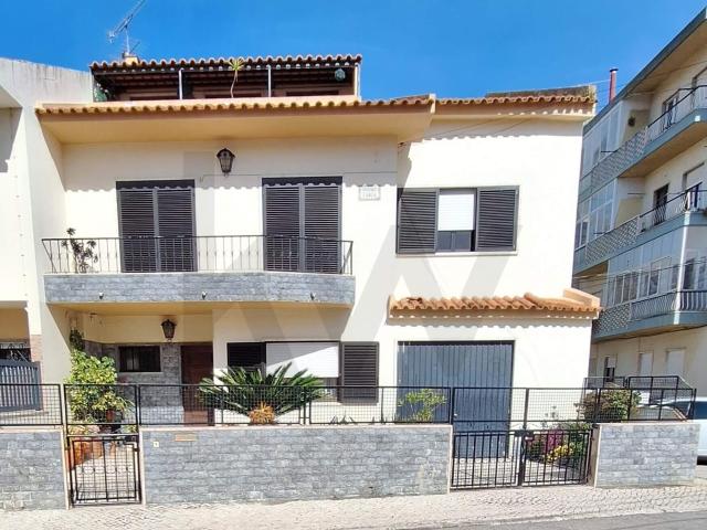 MORADIA T4 EM MEM MARTINS – AMPLITUDE, CONFORTO E EXCELENTE LOCALIZAÇÃO