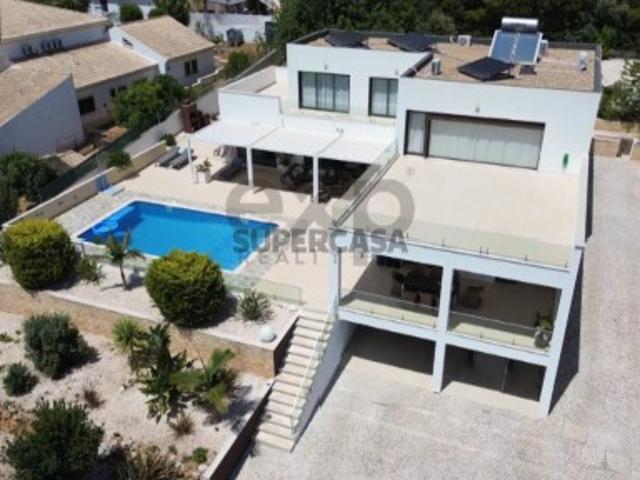 Moradia T4 em Mexilhoeira Grande