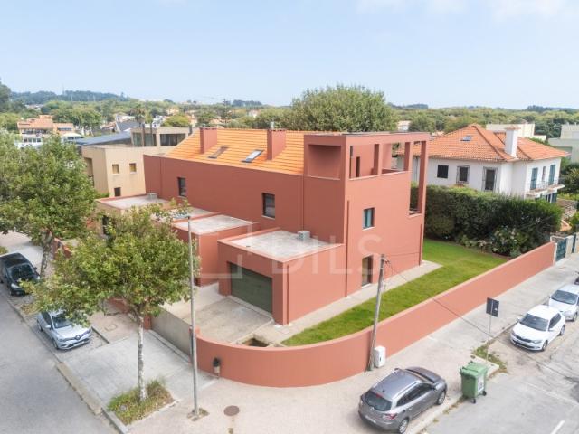 Moradia T4 em Miramar, a 200 metros da Praia
