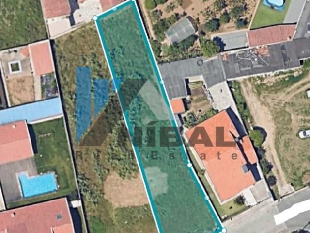 Moradia T4 em Miramar, Gulpilhares com 3 suítes, garagem para 2 viaturas e jardim