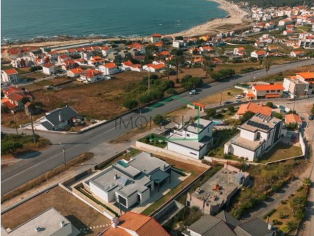 Moradia T4 em Moledo com vista para o mar