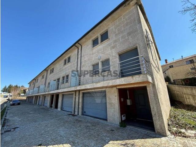 Moradia T4 em Montalegre e Padroso
