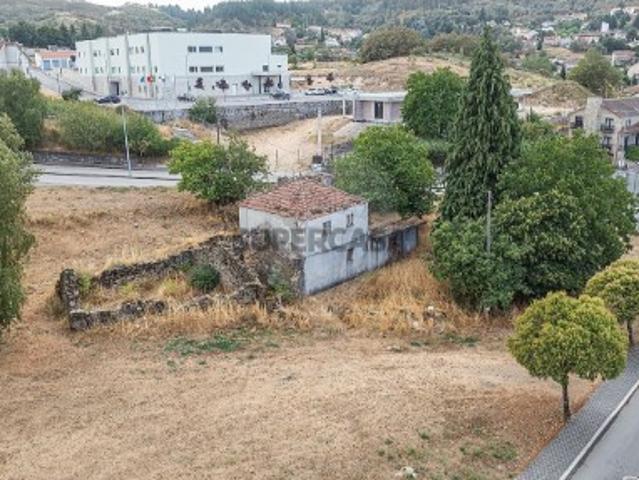 Moradia T4 em Montalegre e Padroso