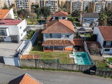 Moradia T4 em Nogueira, Fraião e Lamaçães