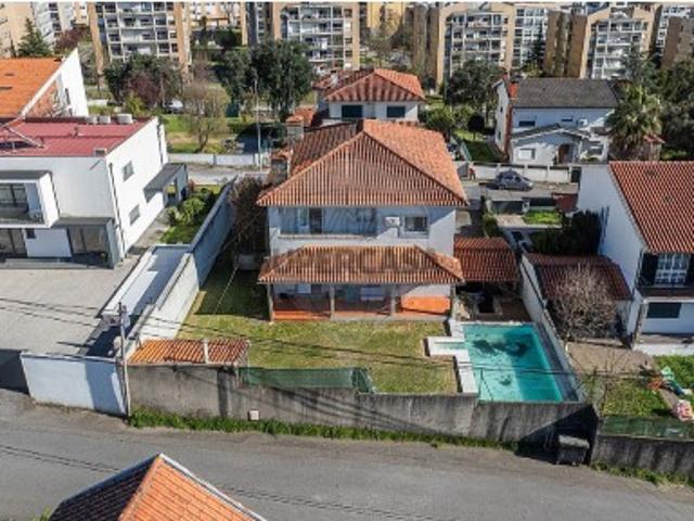 Moradia T4 em Nogueira, Fraião e Lamaçães