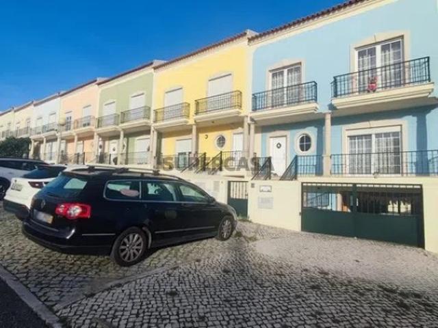 Moradia T4 em Nossa Senhora do Pópulo, Coto e São Gregório