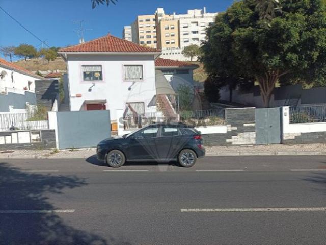 Moradia T4 em Odivelas