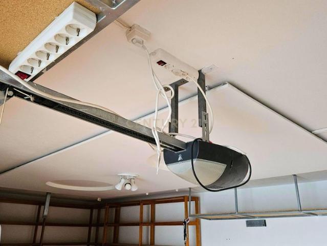 Moradia T4 em Oeiras para arrendar com garagem e terraço