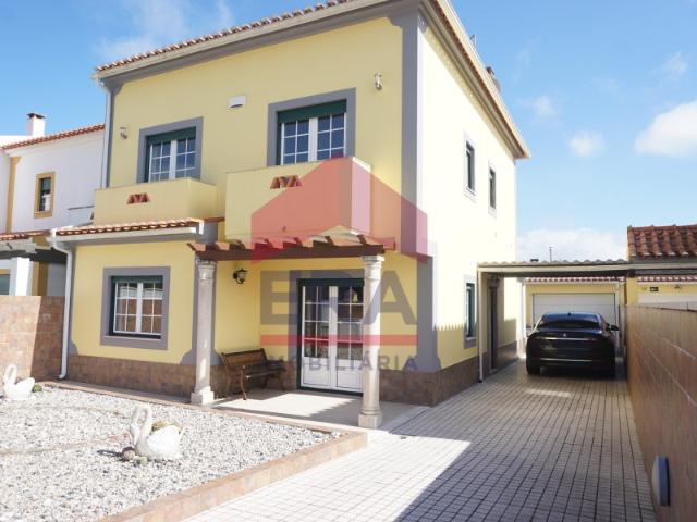Moradia T4 em Olho Marinho Óbidos