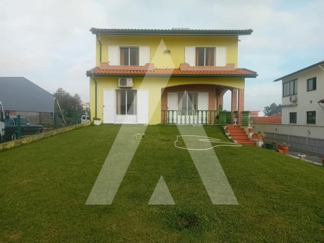Moradia T4 em Oliveira do Bairro