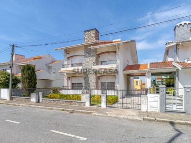 Moradia T4 em Oliveira do Douro