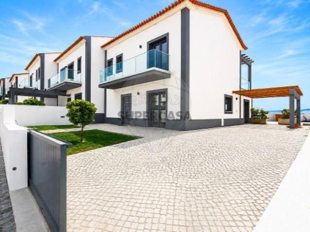 Moradia T4 em Atouguia da Baleia