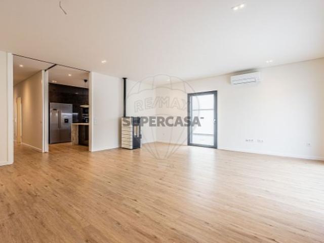 Moradia T4 em Aveiras de Cima