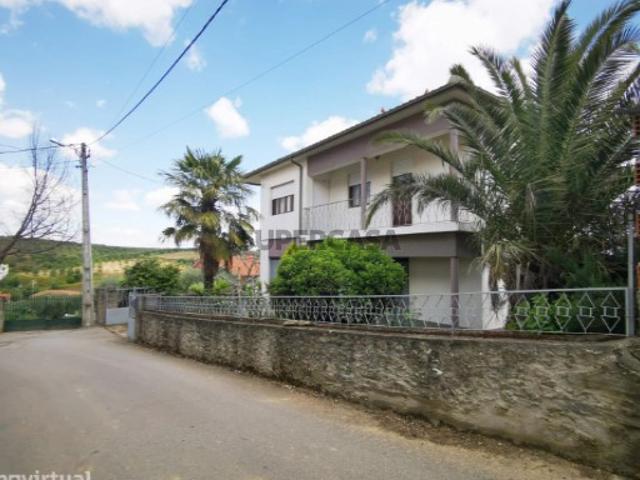 Moradia T4 em Água Revês e Crasto